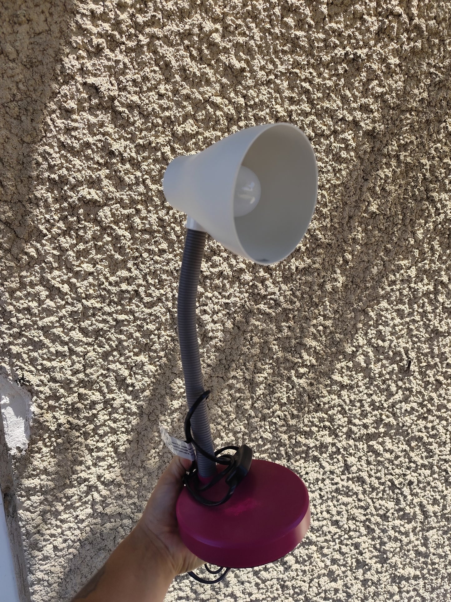 Lampe de bureau rose et blanche