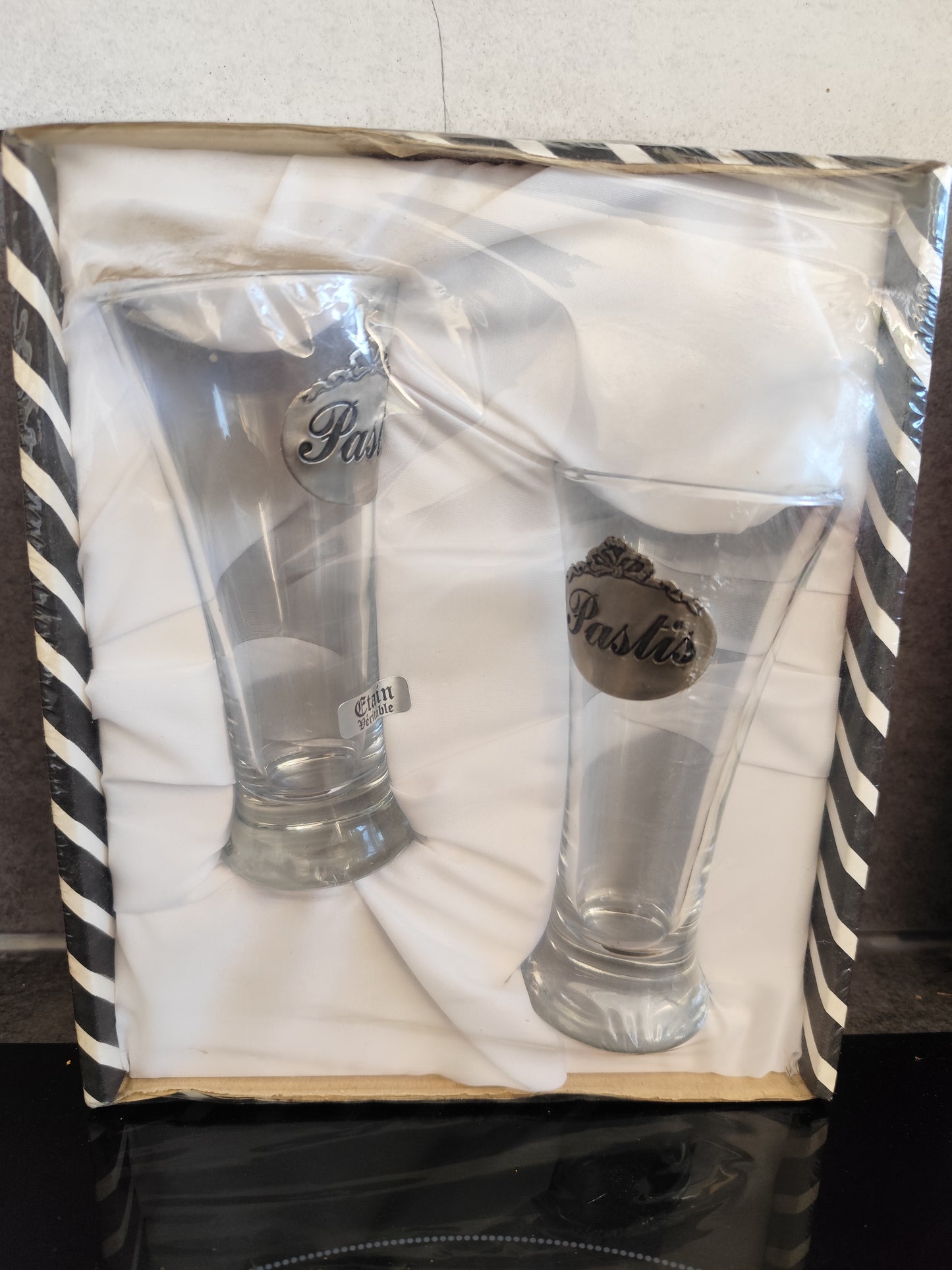 Lot de deux verres a pastis dans leurs emballages